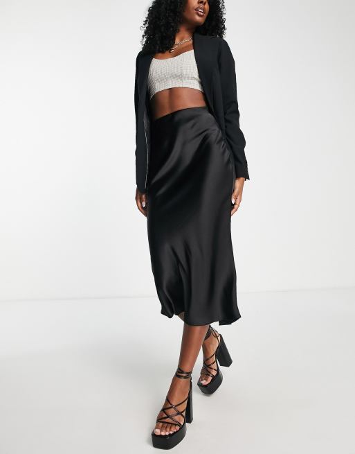 ASOS DESIGN – Schräg geschnittener Satin-Midirock in Schwarz, 4 von 4