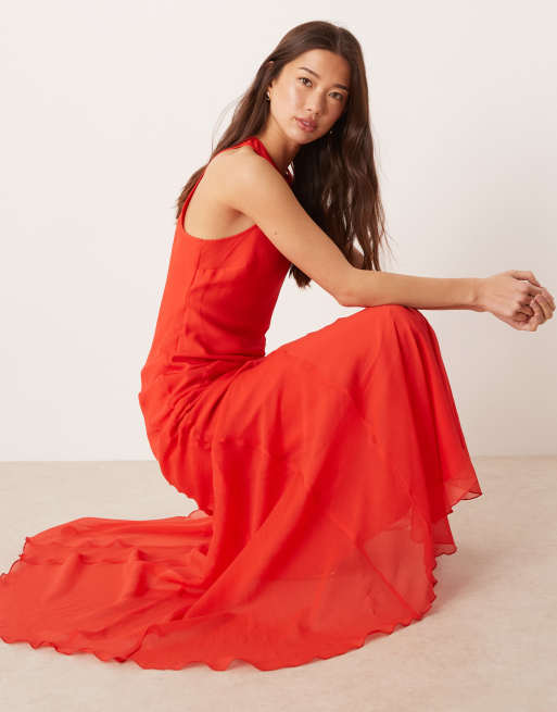ASOS DESIGN – Schräg geschnittenes Maxikleid in Rot mit Racerausschnitt und Godet-Saum, 2 von 4
