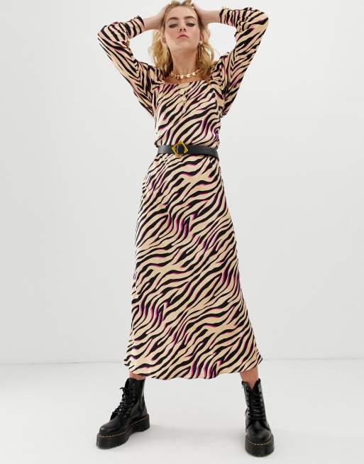 ASOS DESIGN – Schräg geschnittenes Maxikleid mit Zebramuster und langen Ärmeln, 4 von 4