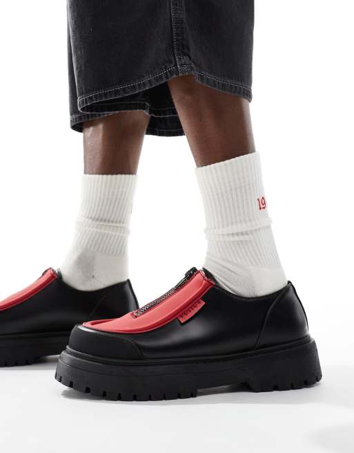 ASOS DESIGN Schuhe mit ReiBverschluss in Schwarz mit rotem Detail und dicker Sohle