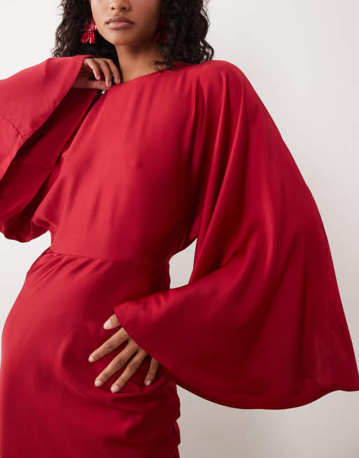 ASOS DESIGN - Schuingesneden mat satijnen getailleerde maxi jurk met vleermuismouwen in rood, 2 van 4