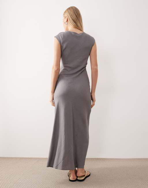 ASOS DESIGN - Schuingesneden maxi jurk met lage ronde hals in grijs, 4 van 4
