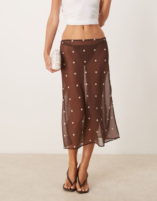 ASOS DESIGN - Schuingesneden midirok van chiffon met jaren 90 lengte in chocoladebruin met stippen, 2 van 5
