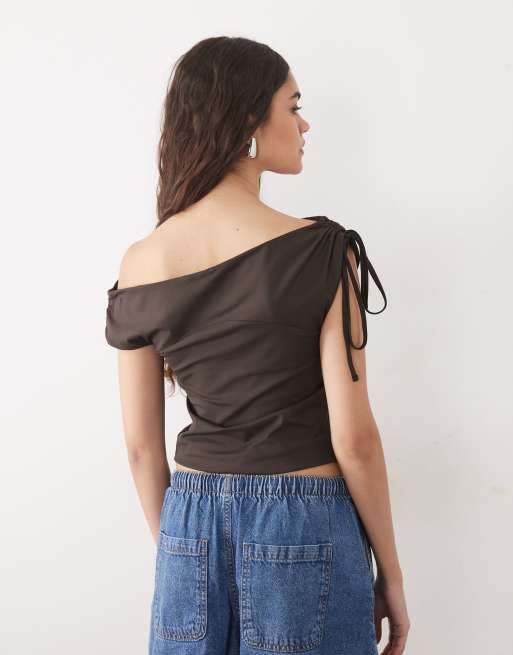 ASOS DESIGN schulterfrei mit Bindedetails Oberteil in Schokobraun, 3 von 4