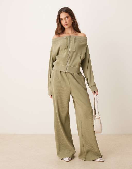 ASOS DESIGN – Schulterfreie Waffelstrick-Sweatshirtjacke in Khaki mit Reißverschluss, Kombiteil, 2 von 4