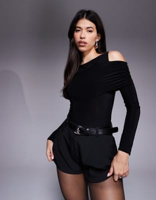 ASOS DESIGN - Schulterfreier, figurbetonter, drapierter Body in Schwarz