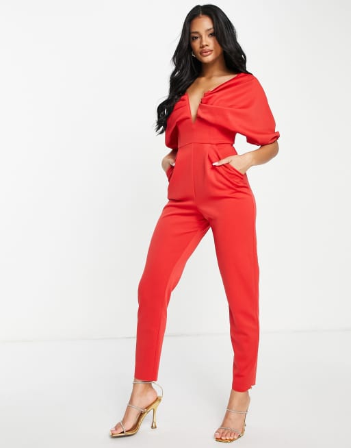 ASOS DESIGN Schulterfreier Jumpsuit aus Neopren in Rot mit V Steg und schmalem Bein ASOS