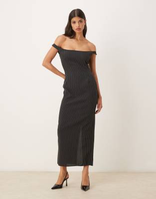 ASOS DESIGN - Schulterfreies, elegantes Midi-Bleistiftkleid in Schwarz mit Nadelstreifen