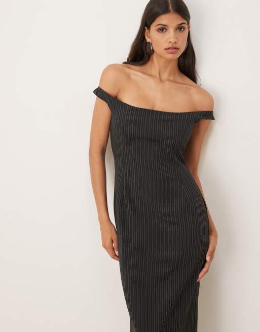 ASOS DESIGN – Schulterfreies, elegantes Midi-Bleistiftkleid in Schwarz mit Nadelstreifen, 3 von 4
