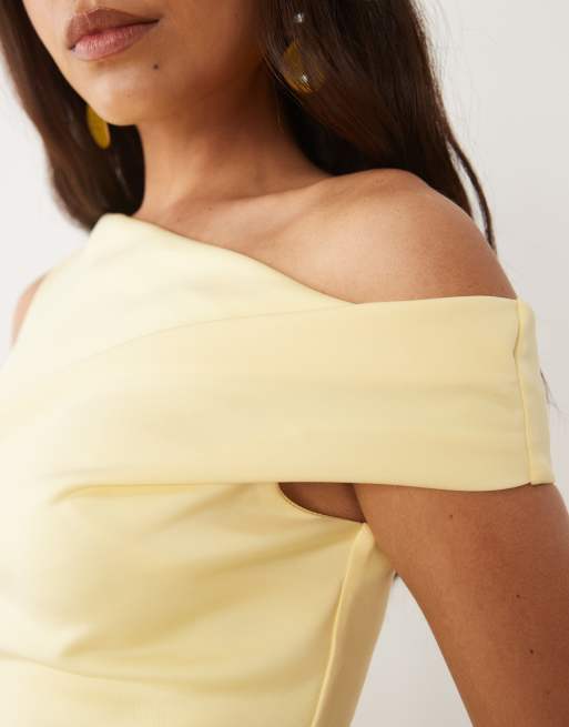 ASOS DESIGN schulterfreies, figurbetontes Minikleid aus Stoff in Scuba-Optik in Vanille, 3 von 4