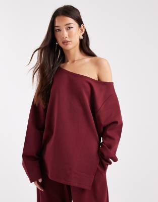 ASOS DESIGN - Schulterfreies Interlock-Sweatshirt in Burgunderrot mit Oversize-Schnitt
