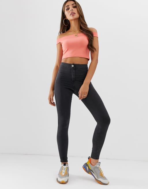 ASOS DESIGN – Schulterfreies Kurzoberteil mit engen Ärmeln in Korallenrot, 4 von 4