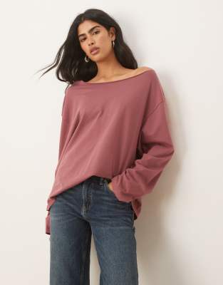 ASOS DESIGN - Schulterfreies, langärmliges T-Shirt in dunklem Rosé-Brown