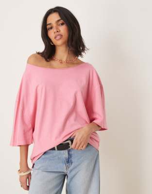 ASOS DESIGN - Schulterfreies, locker sitzendes Oversize-T-Shirt in verwaschenem Rosa