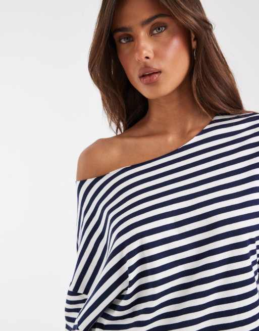 ASOS DESIGN – Schulterfreies, lockeres Oversize-Sweatshirt in Marineblau gestreift, 2 von 4