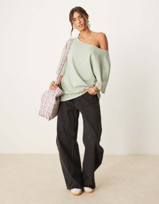 ASOS DESIGN – Schulterfreies, lockeres Oversize-T-Shirt in verwaschenem Salbeigrün, 2 von 4