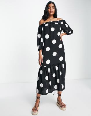 ASOS DESIGN – Schulterfreies Maxikleid in Trapezform mit Schößchen und Oversize-Punktedruck 