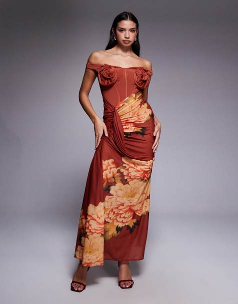 ASOS DESIGN – Schulterfreies Maxikleid mit Blumenmuster, Blumendetail an der Brust und drapiertem Rock - view 1