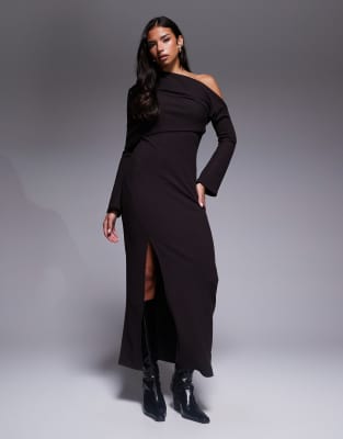 ASOS DESIGN - Schulterfreies Midikleid in Schokobraun mit breitem Umschlag-Brown