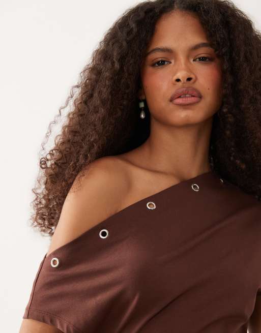 ASOS DESIGN – Schulterfreies Minikleid in Braun mit Ösendetail, 2 von 4