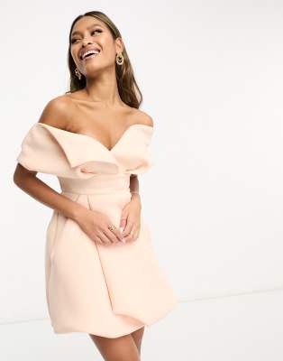 ASOS DESIGN - Schulterfreies Minikleid mit Ballonsaum in Creme-Neutral