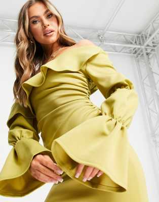 ASOS DESIGN – Schulterfreies Minikleid mit drei gerafften Partien an den Ärmeln in Chartreuse