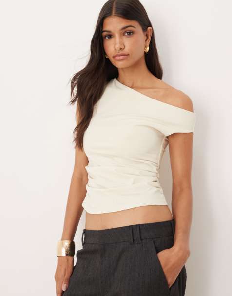 ASOS DESIGN – Schulterfreies Oberteil in Cremeweiß mit Raffung - view 1