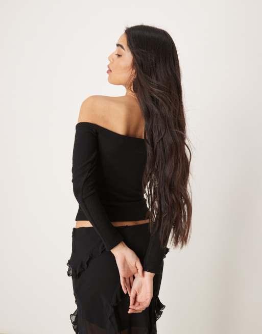 ASOS DESIGN – Schulterfreies Oberteil in Schwarz mit asymmetrischer Knopfleiste, 3 von 4