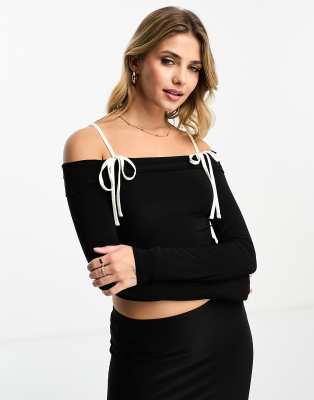 ASOS DESIGN - Schulterfreies Oberteil in Schwarz mit farblich abgesetzten Trägern, Kombiteil