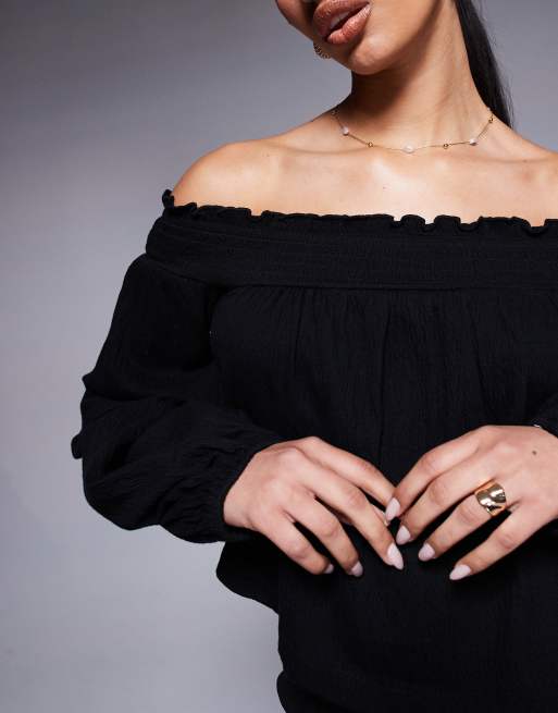 ASOS DESIGN – Schulterfreies Oberteil in Schwarz mit Knitterstruktur und Ballonärmeln, 3 von 4