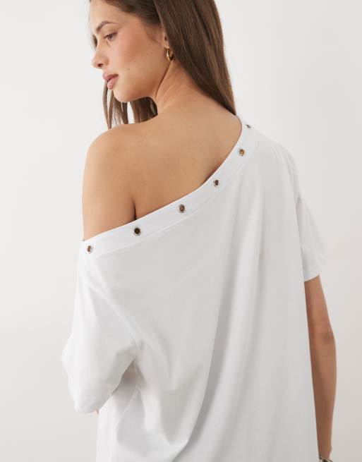 ASOS DESIGN – Schulterfreies Oberteil in Weiß mit Ösendetail, 4 von 4