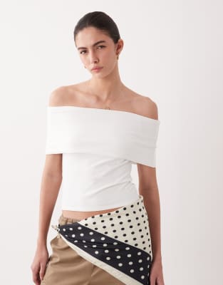 ASOS DESIGN - Schulterfreies Oberteil in Weiß mit Umschlag-Dekolleté