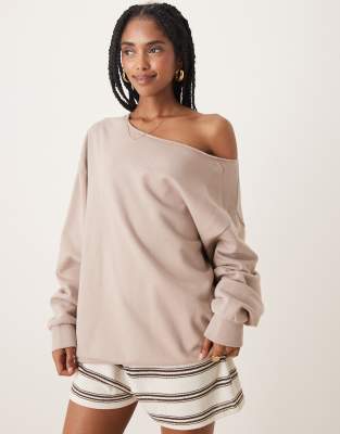 ASOS DESIGN - Schulterfreies Oversize-Sweatshirt in Nerzrosa-Weiß