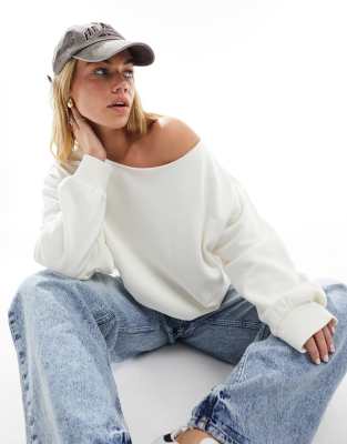 ASOS DESIGN - Schulterfreies Oversize-Sweatshirt in Weiß