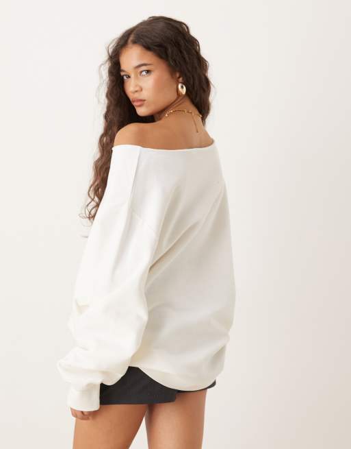 ASOS DESIGN – Schulterfreies Oversize-Sweatshirt in Weiß