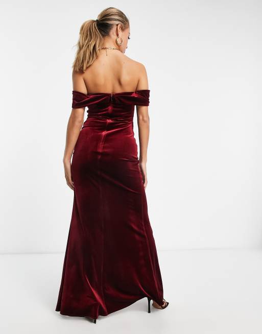 ASOS DESIGN Schulterfreies Samt Maxikleid in Weinrot mit Korsettdetail