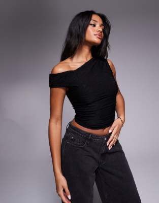 ASOS DESIGN - Schulterfreies, strukturiertes Oberteil in Schwarz mit Raffung