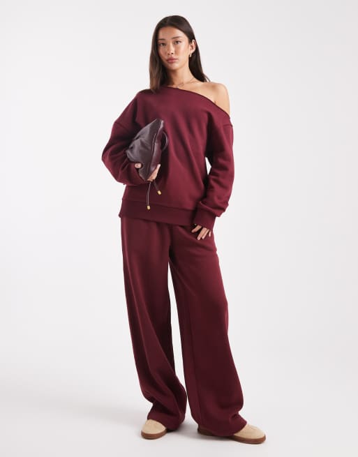 ASOS DESIGN – Schulterfreies Sweatshirt in Burgunderrot mit weicher Innenseite