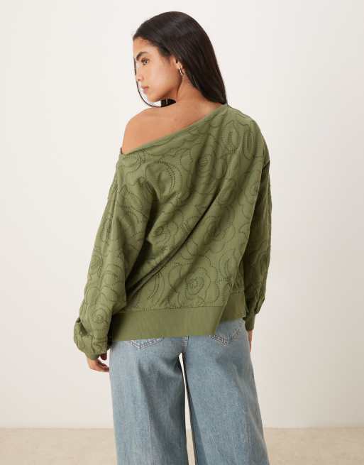 ASOS DESIGN – Schulterfreies Sweatshirt in verwaschenem Khaki mit Stickerei, 3 von 4