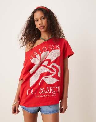 ASOS DESIGN - Schulterfreies T-Shirt in Rot mit Saison-Grafik