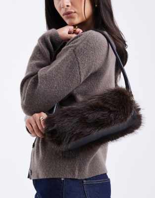 ASOS DESIGN - Schultertasche aus Kunstpelz in Schokobraun-Brown