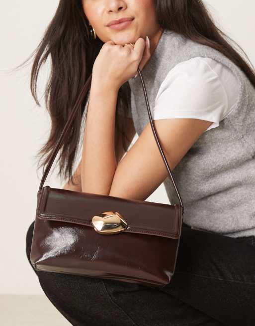 ASOS DESIGN – Schultertasche in Braun mit Metallverschluss in geschmolzener Optik