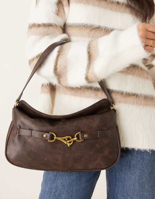 ASOS DESIGN – Schultertasche in gewaschenem Braun mit Überschlag-Klappe und Metalldetail, 4 von 4