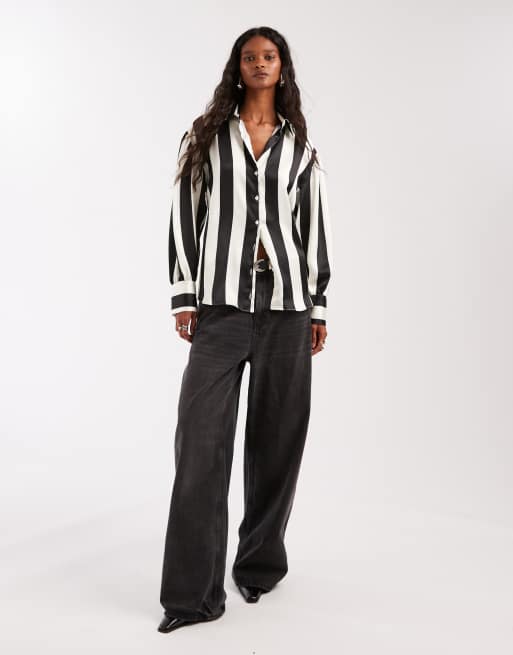 ASOS DESIGN – Schwarz gestreifte Oversize-Hemdbluse aus Satin, 2 von 4