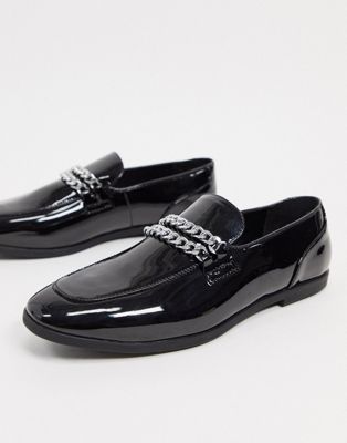 ASOS DESIGN – Schwarz lackierte Loafer mit doppeltem Kettendetail