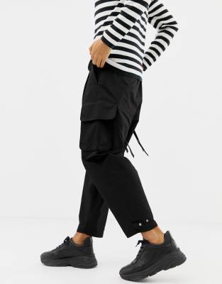 ASOS DESIGN – Schwarze Cargo-Hose mit Riemendesign