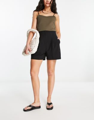 ASOS DESIGN - Schwarze Mom-Shorts