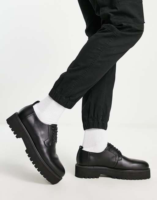 ASOS DESIGN Schwarze Schnurschuhe aus Kunstleder mit dicker Sohle ASOS