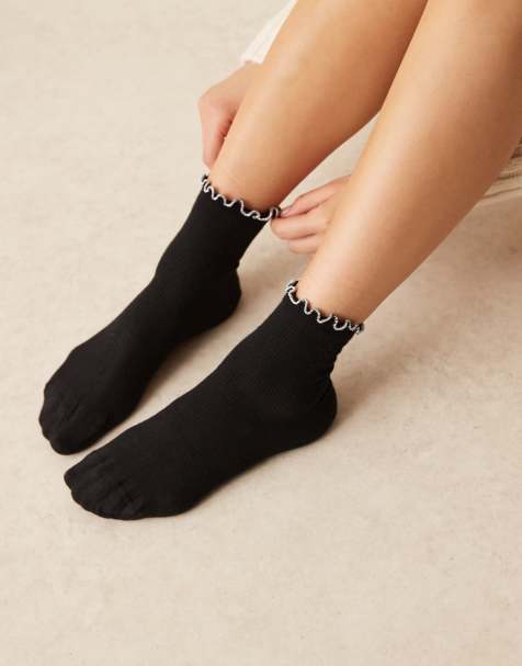 ASOS DESIGN – Schwarze Socken mit silbrig-glitzerndem Rüschenrand - view 1