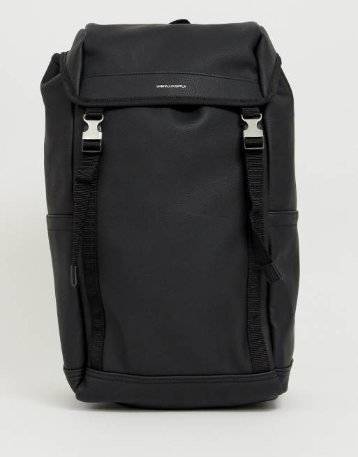 Asos Design Schwarzer Rucksack Aus Kunstleder Mit Doppelten Riemen Und Kontrastierendem Elastik Asos
